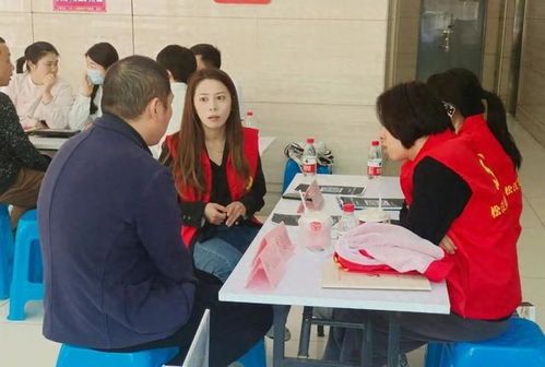 健康服務(wù)進(jìn)樓宇 政策咨詢與義診為職場人送上貼心關(guān)懷